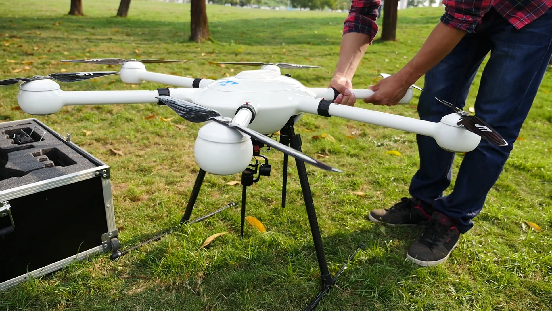 JTT-T60c 無人機中文教學(xué)視頻 JTT-T60c 無人機中文教學(xué)視頻